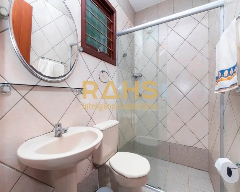 Casa com 4 quartos à venda, 224m2 em Bombinhas - SC - imagem 6 Foto 6 de Casa com 4 quartos à venda, 224m2 em Bombinhas - SC