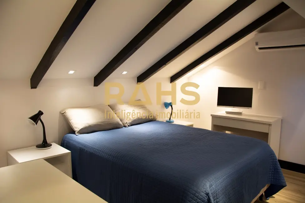 Casa com 6 quartos à venda, 439m2 em América, Joinville - SC - imagem 8 Foto 8 de Casa com 6 quartos à venda, 439m2 em América, Joinville - SC