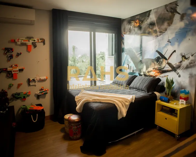 Casa com 4 quartos à venda, 671m2 em América, Joinville - SC - imagem 9 Foto 9 de Casa com 4 quartos à venda, 671m2 em América, Joinville - SC