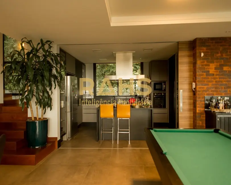Casa com 4 quartos à venda, 671m2 em América, Joinville - SC - imagem 7 Foto 7 de Casa com 4 quartos à venda, 671m2 em América, Joinville - SC
