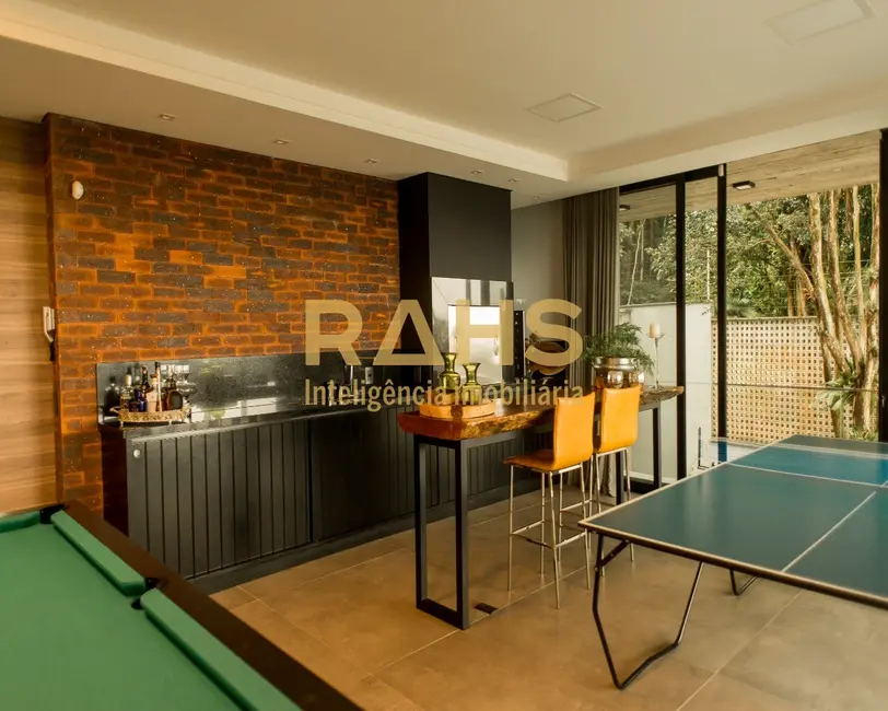 Casa com 4 quartos à venda, 671m2 em América, Joinville - SC - imagem 6 Foto 6 de Casa com 4 quartos à venda, 671m2 em América, Joinville - SC