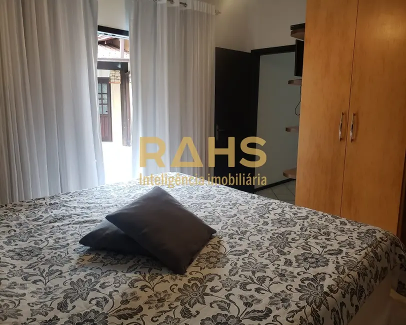 Foto 6 de Casa com 3 quartos à venda, 202m2 em Santo Antônio, Joinville - SC