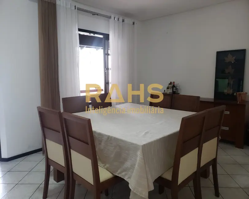 Foto 3 de Casa com 3 quartos à venda, 202m2 em Santo Antônio, Joinville - SC