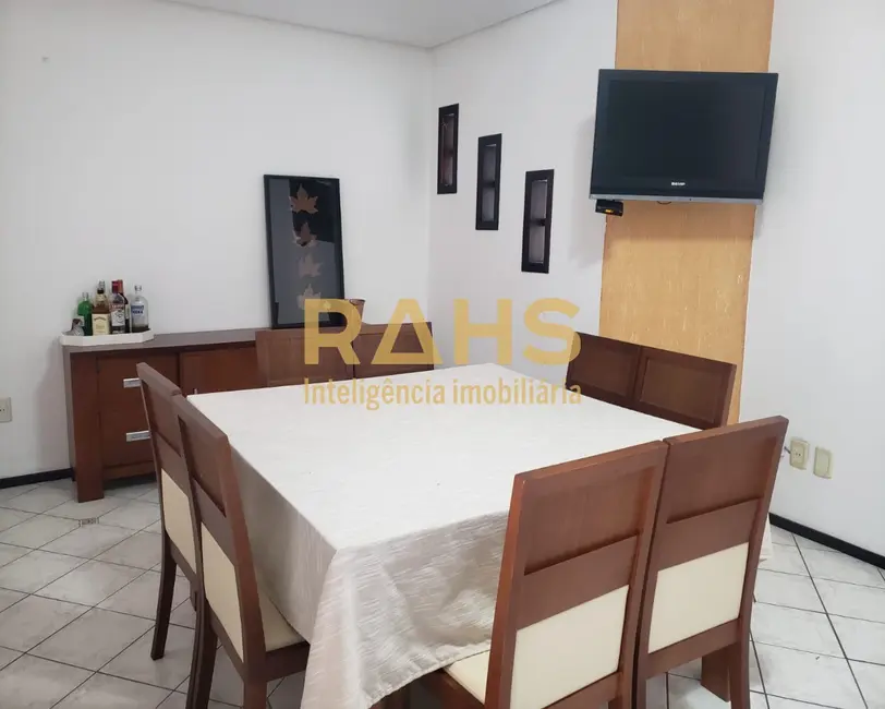 Foto 4 de Casa com 3 quartos à venda, 202m2 em Santo Antônio, Joinville - SC