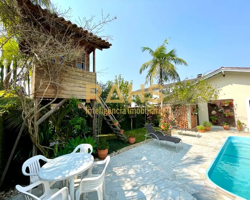 Foto 7 de Casa com 3 quartos à venda, 265m2 em América, Joinville - SC