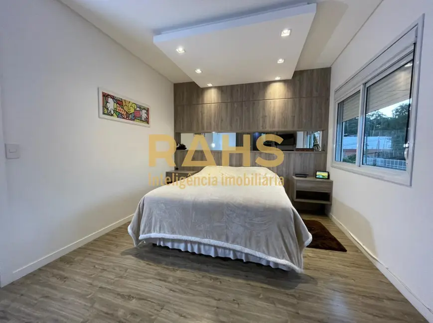 Foto 3 de Casa com 4 quartos à venda, 159m2 em Glória, Joinville - SC