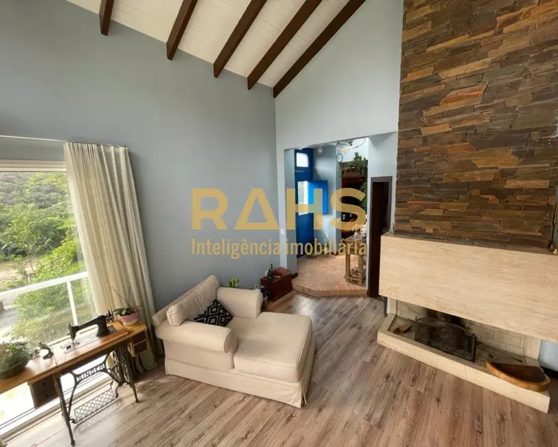 Foto 3 de Casa com 3 quartos à venda em São Marcos, Joinville - SC