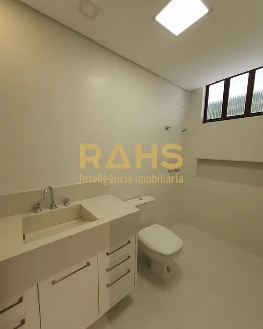 Casa com 3 quartos à venda, 300m2 em América, Joinville - SC - imagem 5 Foto 5 de Casa com 3 quartos à venda, 300m2 em América, Joinville - SC