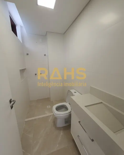 Casa com 3 quartos à venda, 300m2 em América, Joinville - SC - imagem 4 Foto 4 de Casa com 3 quartos à venda, 300m2 em América, Joinville - SC