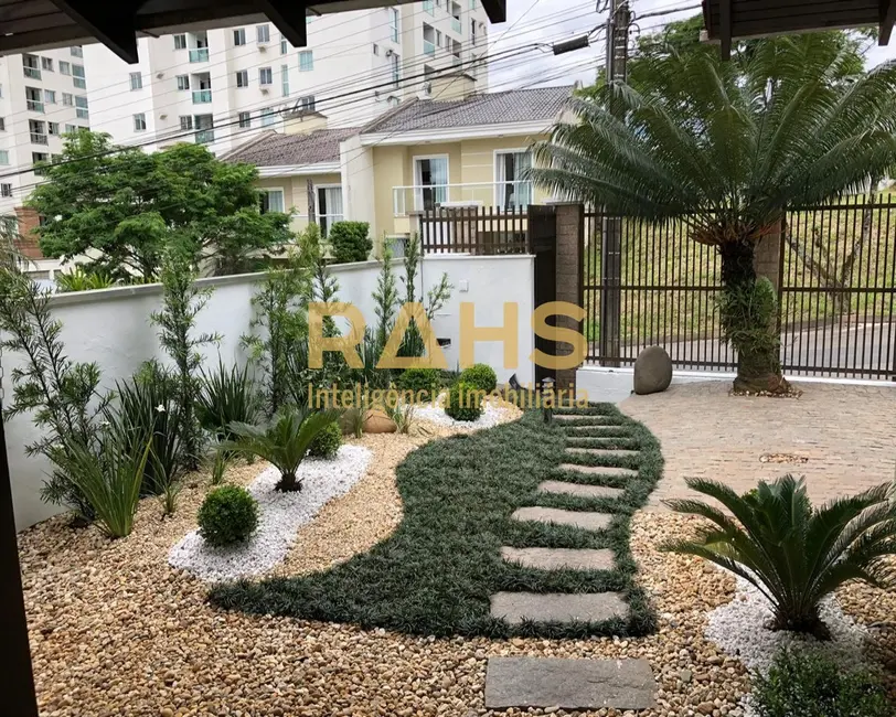 Foto 7 de Casa com 3 quartos à venda, 208m2 em Anita Garibaldi, Joinville - SC