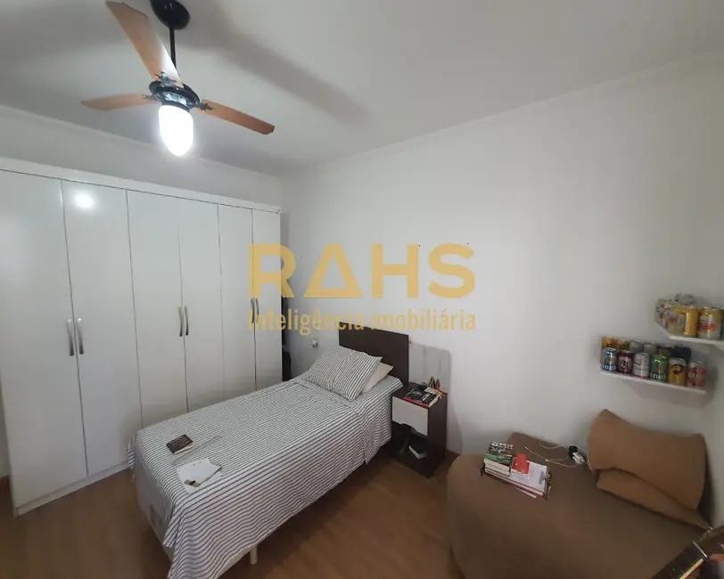 Casa com 3 quartos à venda, 250m2 em Anita Garibaldi, Joinville - SC - imagem 4 Foto 4 de Casa com 3 quartos à venda, 250m2 em Anita Garibaldi, Joinville - SC