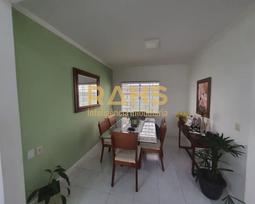 Casa com 3 quartos à venda, 250m2 em Anita Garibaldi, Joinville - SC - imagem 7 Foto 7 de Casa com 3 quartos à venda, 250m2 em Anita Garibaldi, Joinville - SC