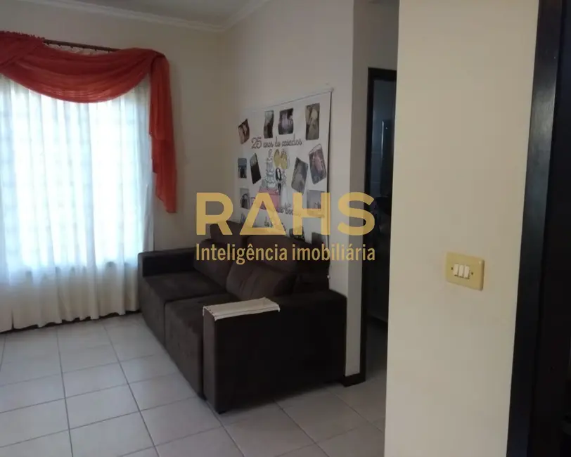 Casa com 4 quartos à venda, 261m2 em América, Joinville - SC - imagem 5 Foto 5 de Casa com 4 quartos à venda, 261m2 em América, Joinville - SC