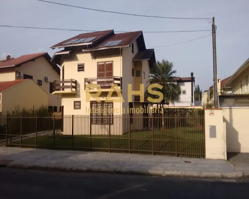 Foto 1 de Casa com 4 quartos à venda, 261m2 em América, Joinville - SC