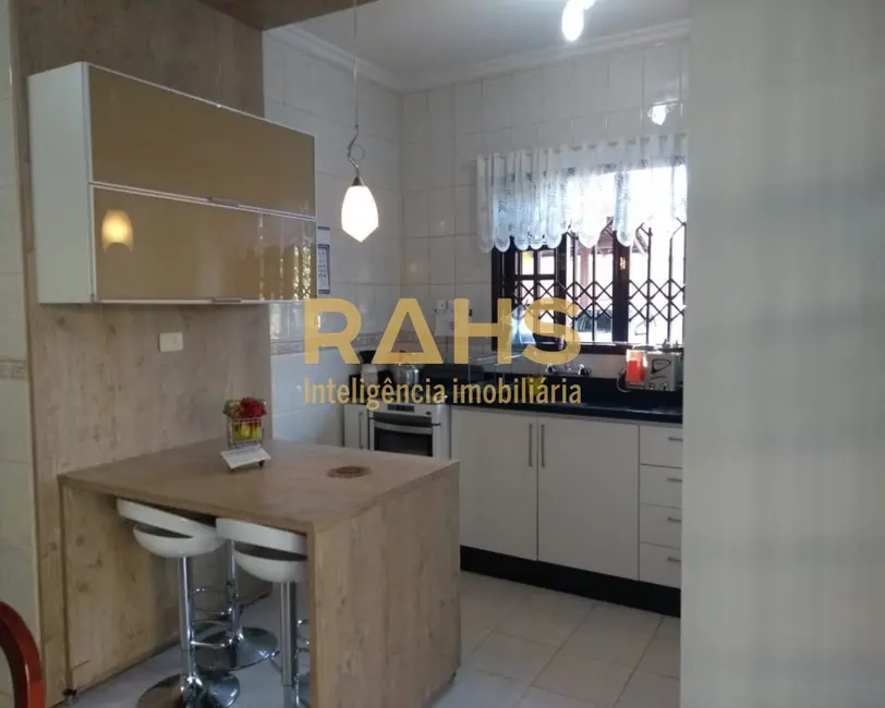 Casa com 4 quartos à venda, 261m2 em América, Joinville - SC - imagem 3 Foto 3 de Casa com 4 quartos à venda, 261m2 em América, Joinville - SC