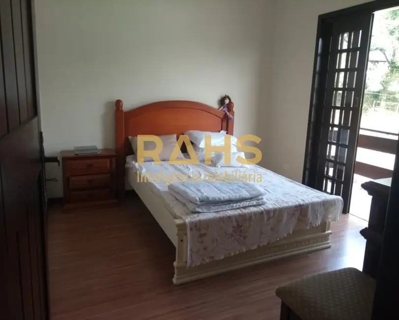 Casa com 4 quartos à venda, 261m2 em América, Joinville - SC - imagem 8 Foto 8 de Casa com 4 quartos à venda, 261m2 em América, Joinville - SC