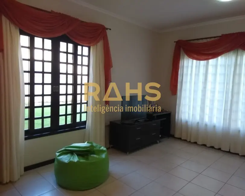 Casa com 4 quartos à venda, 261m2 em América, Joinville - SC - imagem 4 Foto 4 de Casa com 4 quartos à venda, 261m2 em América, Joinville - SC