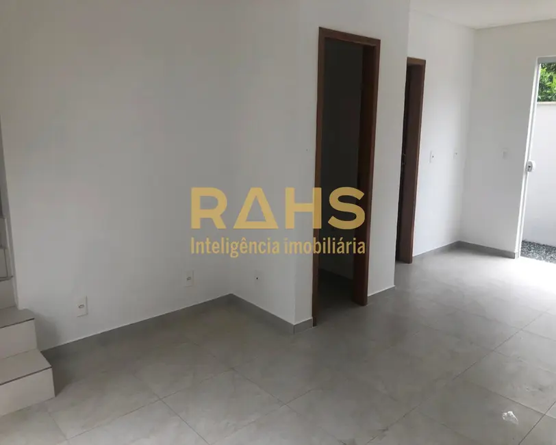 Foto 2 de Casa com 3 quartos à venda, 84m2 em Vila Nova, Joinville - SC