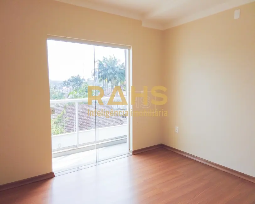 Casa com 3 quartos à venda, 155m2 em Bom Retiro, Joinville - SC - imagem 8 Foto 8 de Casa com 3 quartos à venda, 155m2 em Bom Retiro, Joinville - SC