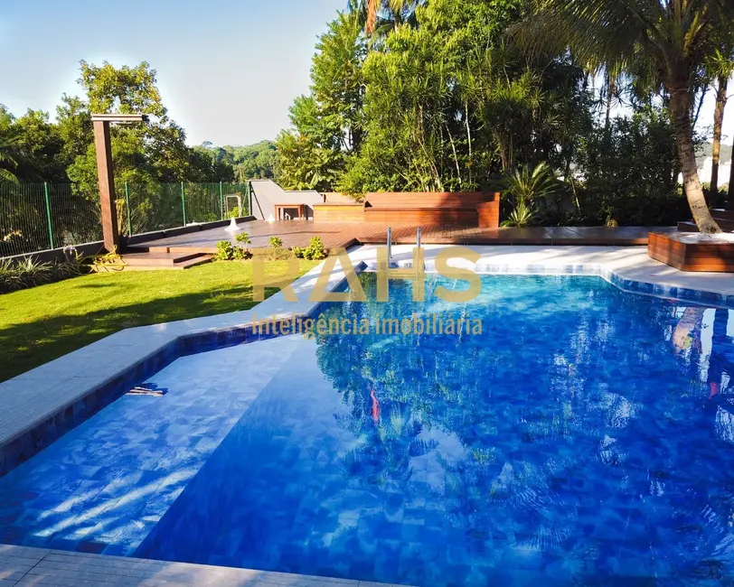 Casa com 4 quartos à venda, 402m2 em América, Joinville - SC - imagem 3 Foto 3 de Casa com 4 quartos à venda, 402m2 em América, Joinville - SC