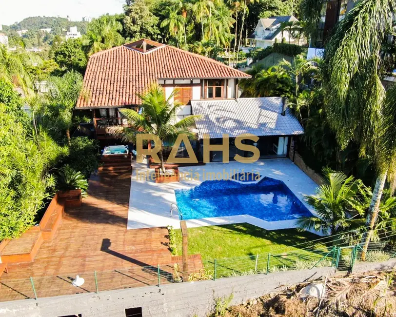 Casa com 4 quartos à venda, 402m2 em América, Joinville - SC - imagem 2 Foto 2 de Casa com 4 quartos à venda, 402m2 em América, Joinville - SC