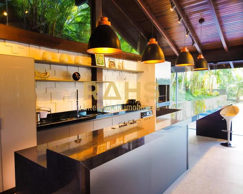 Casa com 4 quartos à venda, 402m2 em América, Joinville - SC - imagem 9 Foto 9 de Casa com 4 quartos à venda, 402m2 em América, Joinville - SC