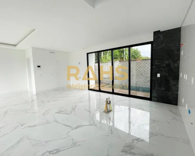 Foto 7 de Casa com 3 quartos à venda, 167m2 em Saguaçu, Joinville - SC