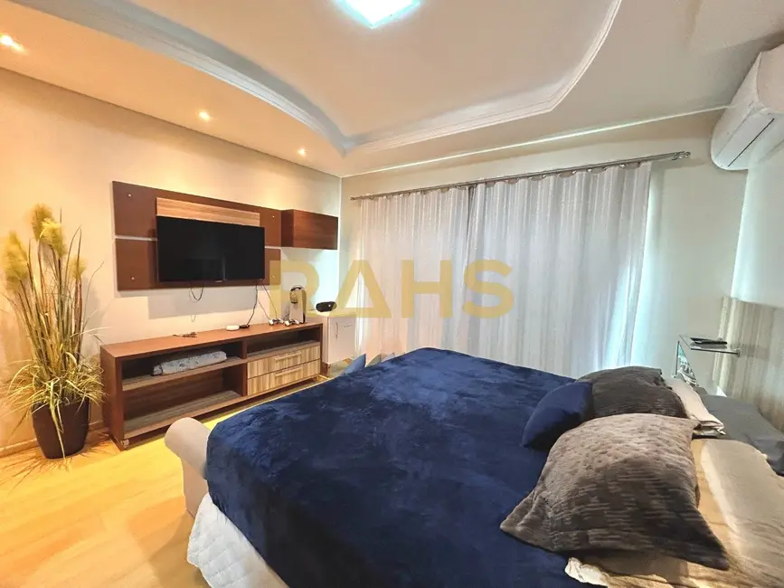 Foto 1 de Casa com 4 quartos à venda, 279m2 em Floresta, Joinville - SC