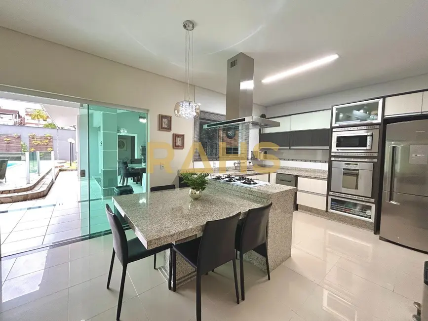 Foto 8 de Casa com 4 quartos à venda, 279m2 em Floresta, Joinville - SC