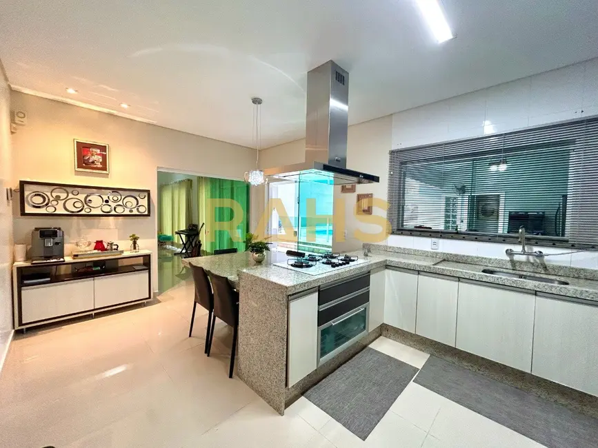 Foto 9 de Casa com 4 quartos à venda, 279m2 em Floresta, Joinville - SC