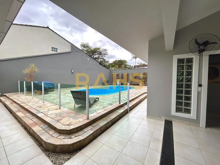 Foto 6 de Casa com 4 quartos à venda, 279m2 em Floresta, Joinville - SC