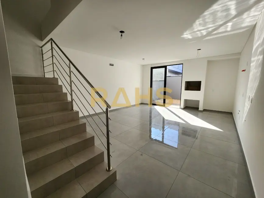 Foto 2 de Casa com 3 quartos à venda, 131m2 em Saguaçu, Joinville - SC