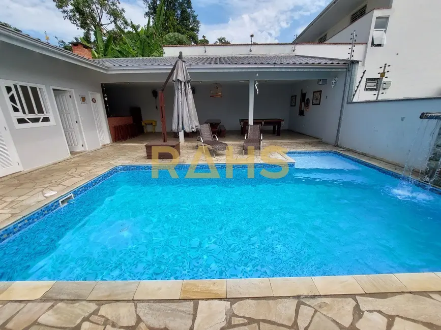Foto 2 de Casa com 3 quartos à venda, 270m2 em Costa e Silva, Joinville - SC