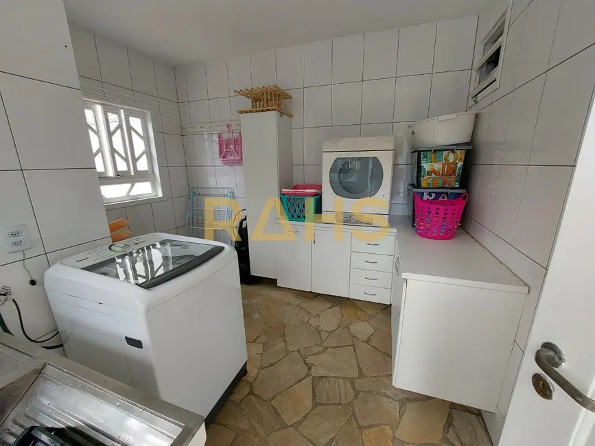 Casa com 3 quartos à venda, 270m2 em Costa e Silva, Joinville - SC - imagem 8 Foto 8 de Casa com 3 quartos à venda, 270m2 em Costa e Silva, Joinville - SC