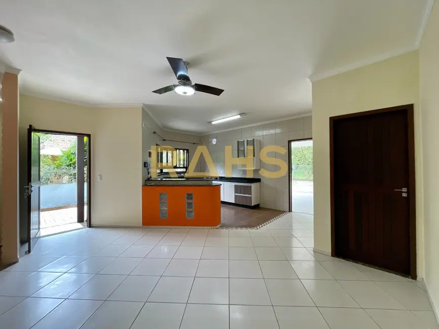 Casa com 3 quartos à venda, 160m2 em Pirabeiraba (Pirabeiraba), Joinville - SC - imagem 3 Foto 3 de Casa com 3 quartos à venda, 160m2 em Pirabeiraba (Pirabeiraba), Joinville - SC