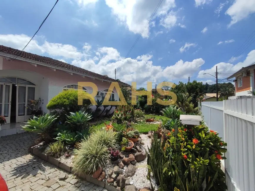 Casa com 4 quartos à venda, 188m2 em Anita Garibaldi, Joinville - SC - imagem 5 Foto 5 de Casa com 4 quartos à venda, 188m2 em Anita Garibaldi, Joinville - SC