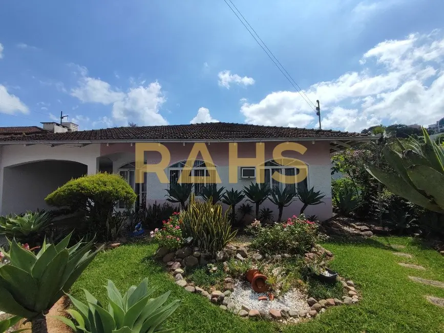 Casa com 4 quartos à venda, 188m2 em Anita Garibaldi, Joinville - SC - imagem 8 Foto 8 de Casa com 4 quartos à venda, 188m2 em Anita Garibaldi, Joinville - SC