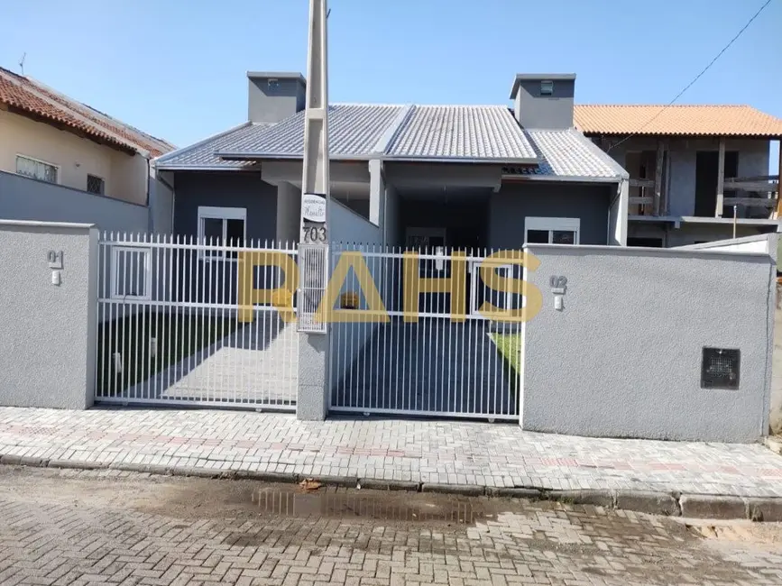 Foto 1 de Casa com 2 quartos à venda, 102m2 em Balneario Picarras - SC