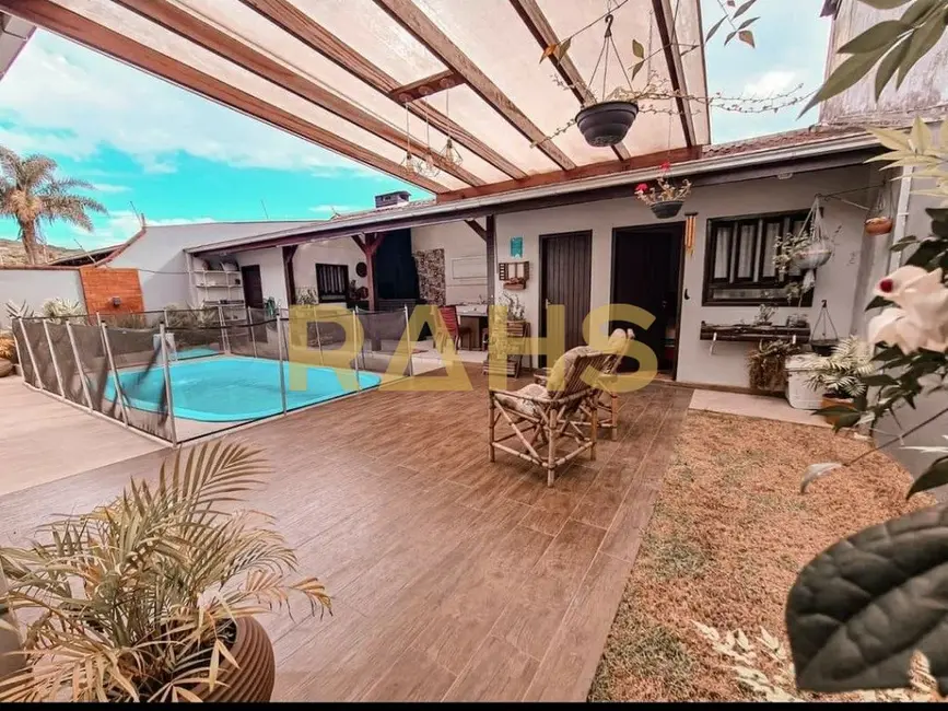 Foto 1 de Casa com 4 quartos à venda, 187m2 em Bom Retiro, Joinville - SC