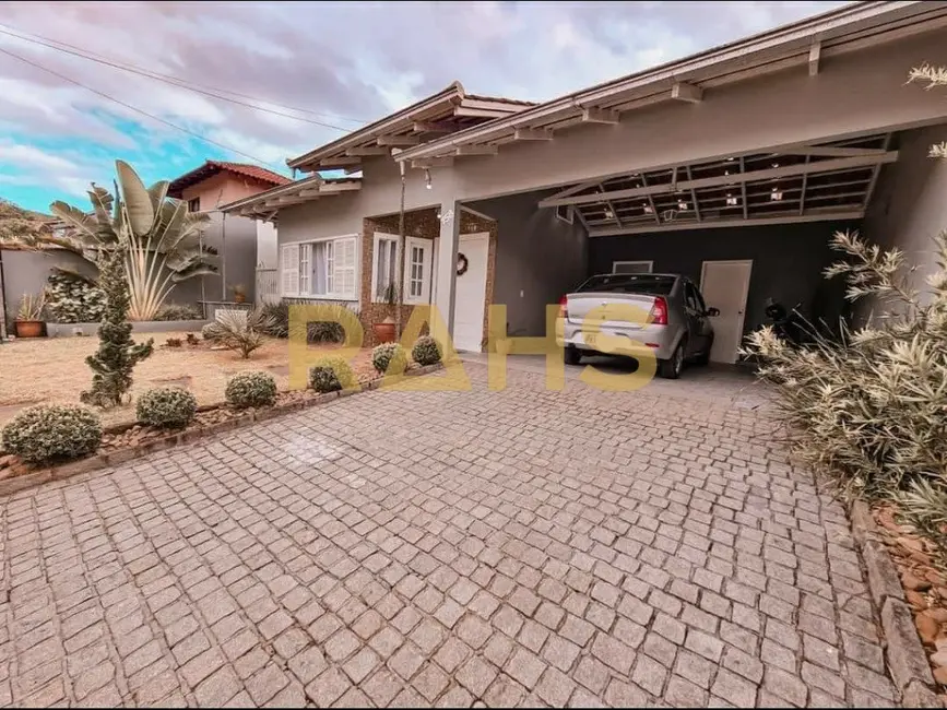 Foto 9 de Casa com 4 quartos à venda, 187m2 em Bom Retiro, Joinville - SC