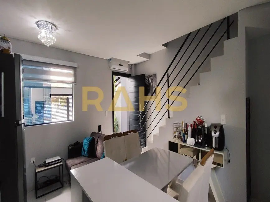 Foto 3 de Casa com 2 quartos à venda, 63m2 em Iririú, Joinville - SC