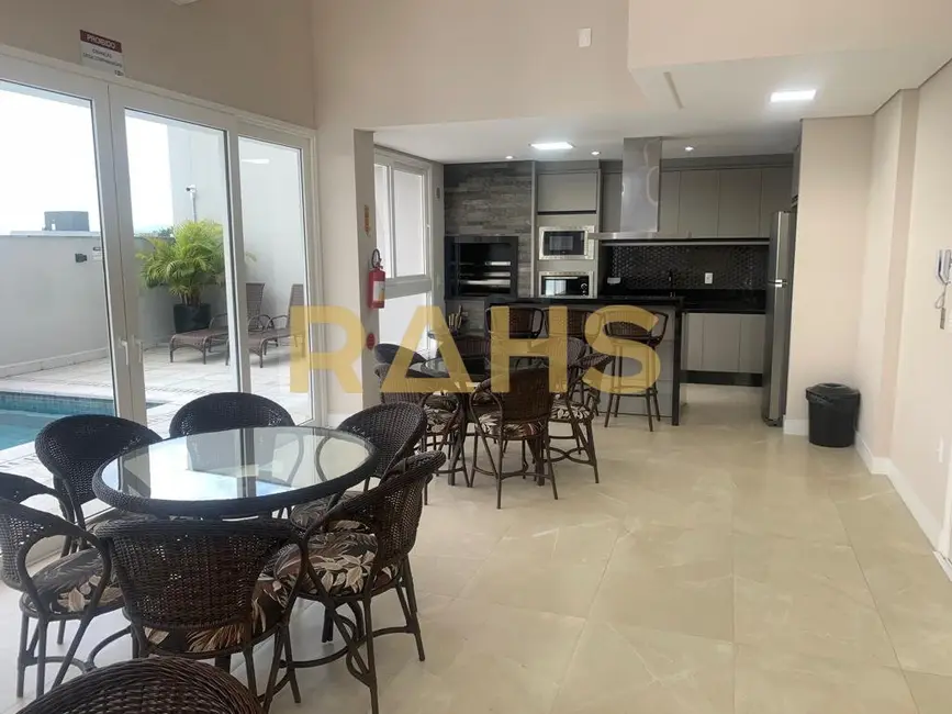 Foto 1 de Cobertura com 3 quartos à venda, 186m2 em Costa e Silva, Joinville - SC