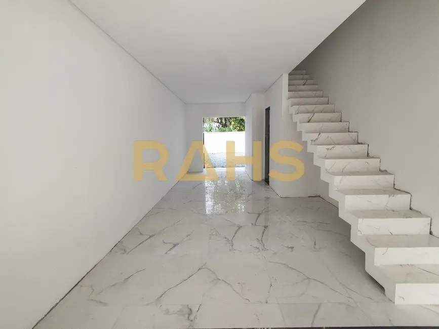 Casa com 2 quartos à venda, 130m2 em América, Joinville - SC - imagem 3 Foto 3 de Casa com 2 quartos à venda, 130m2 em América, Joinville - SC