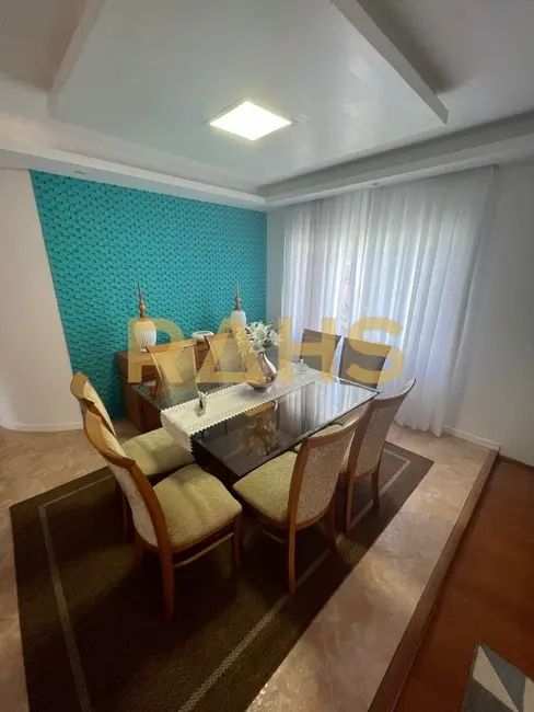 Foto 2 de Casa com 4 quartos à venda, 184m2 em Santo Antônio, Joinville - SC