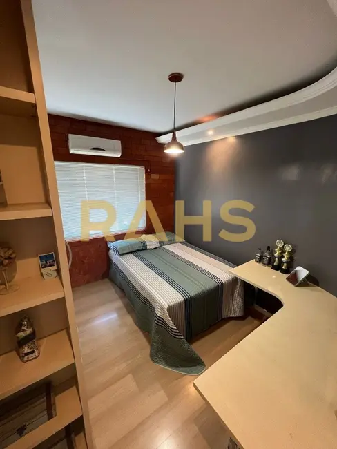 Foto 5 de Casa com 4 quartos à venda, 184m2 em Santo Antônio, Joinville - SC