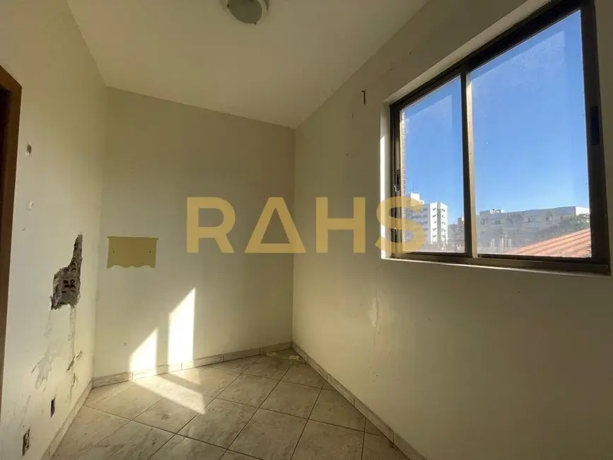 Foto 2 de Apartamento com 3 quartos à venda, 206m2 em Bucarein, Joinville - SC