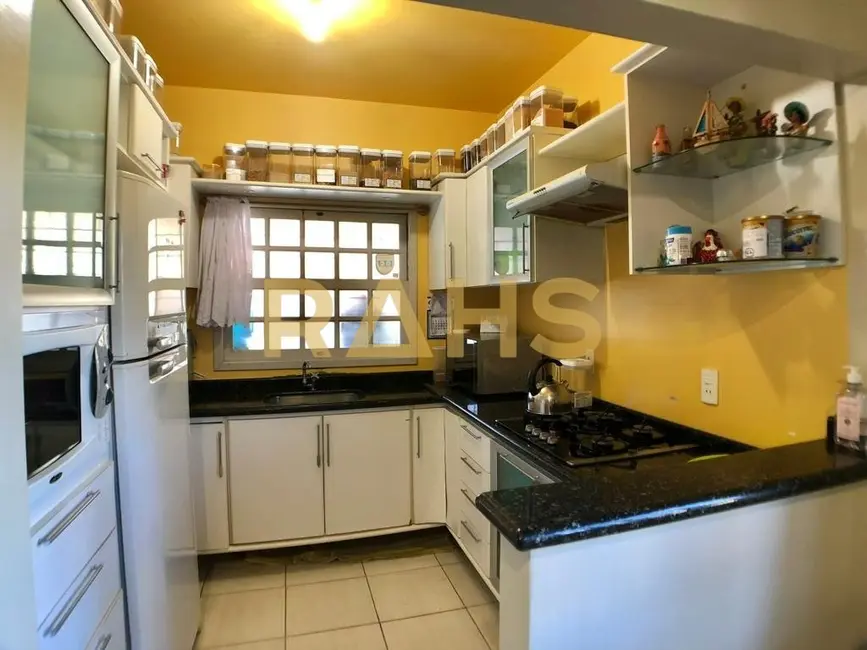 Casa com 3 quartos à venda em Espinheiros, Joinville - SC - imagem 7 Foto 7 de Casa com 3 quartos à venda em Espinheiros, Joinville - SC