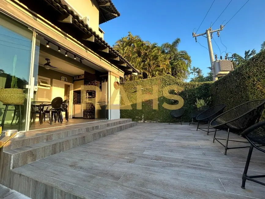 Foto 5 de Casa de Condomínio com 4 quartos à venda, 238m2 em América, Joinville - SC