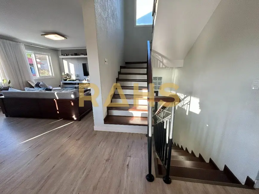 Foto 8 de Casa de Condomínio com 4 quartos à venda, 238m2 em América, Joinville - SC