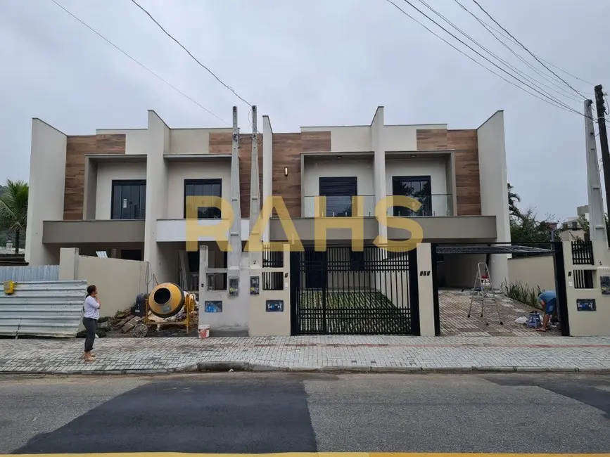 Foto 1 de Sobrado com 3 quartos à venda em Glória, Joinville - SC